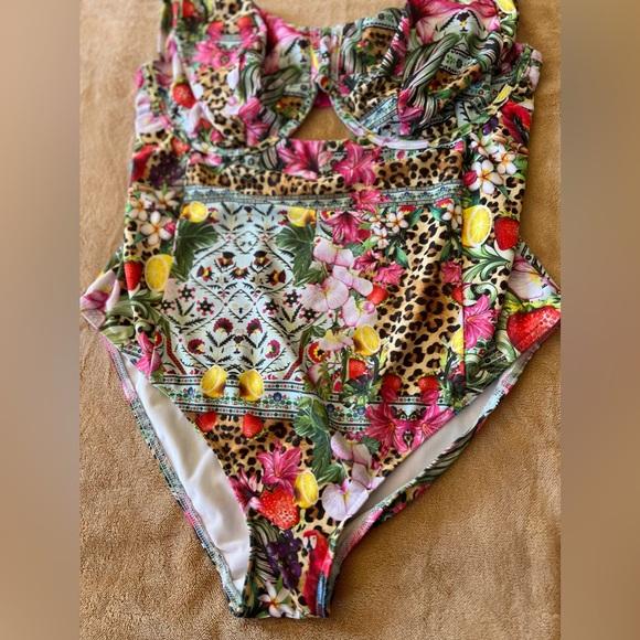 ASOS DESIGN Curve Underwired Swimsuit In Festival Tropical Print - Picture 12 of 13